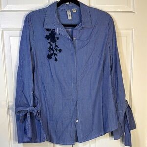 EUC Tacera Blue and White Striped 100% Cotton Button Down Blouse w/Fancy Cuffs